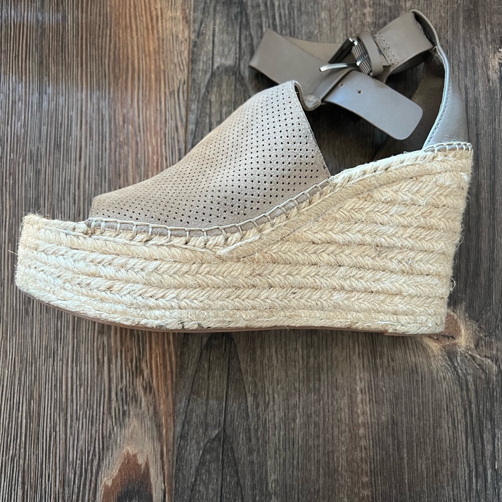 Marc Fisher Sandals - Picture 5 of 7